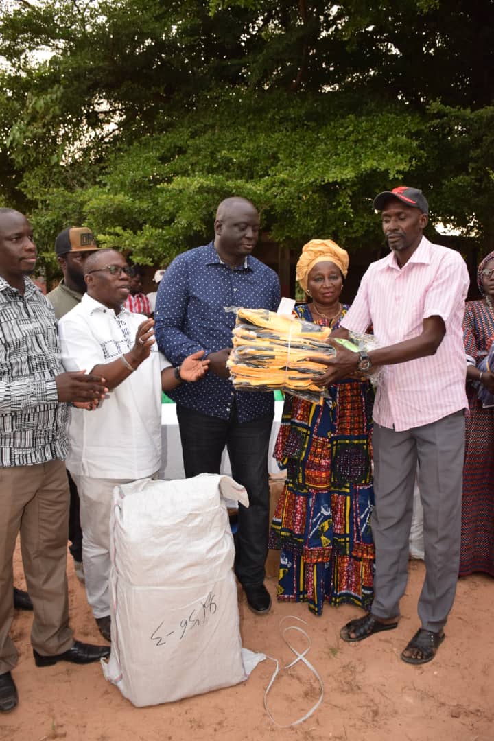 PHOTOS: Le président Seydou Sané équipe huit ASC de la commune de Ziguinchor