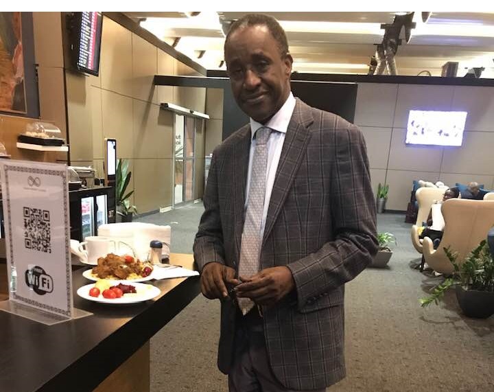 Adama Gaye tire encore sur la Première Dame... et quitte le pays