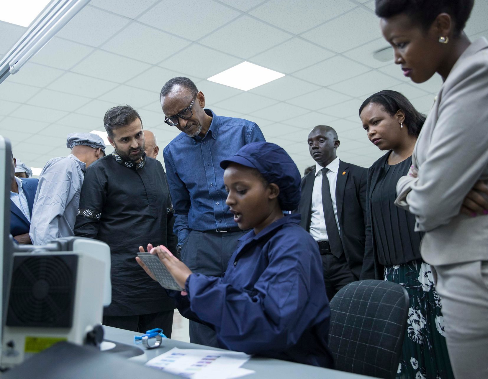 Rwanda : lancement officiel de l’usine de fabrication de smartphone