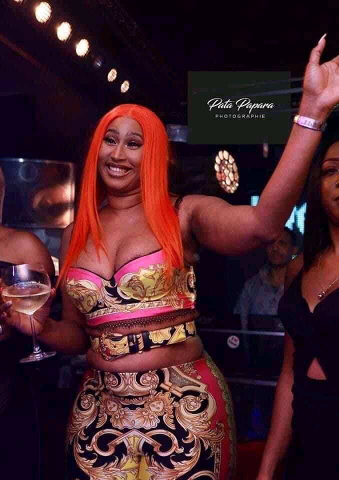 Diaba Sora dans un bar Parisien 