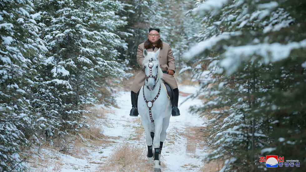 Kim Jong-un et son cheval blanc, une image forte en symboles