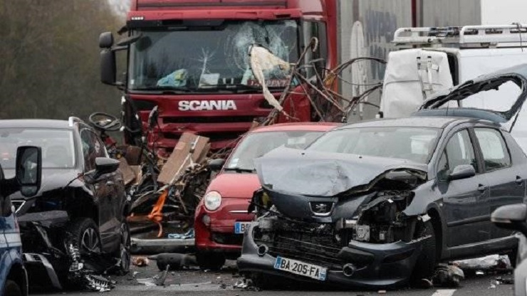 Autoroute à péage: 5 voitures se cognent et bloquent la circulation