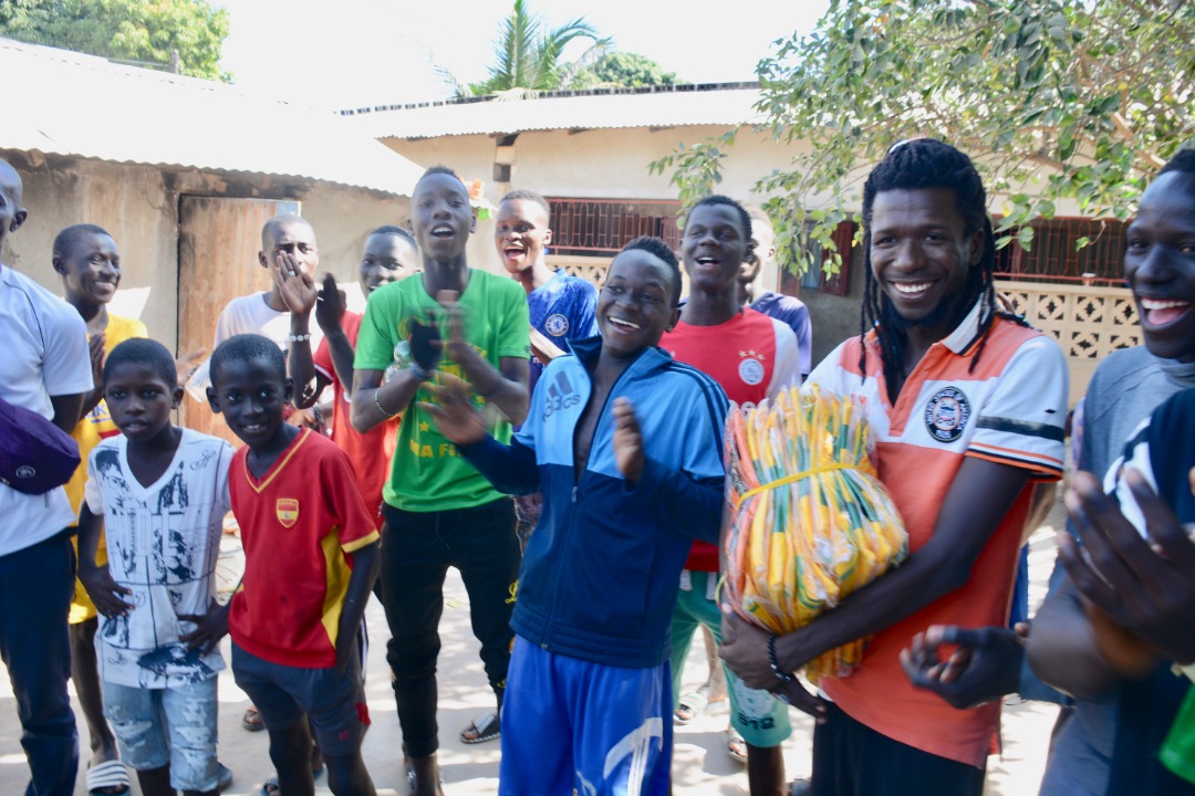 Le président du Casa Sport offre les ASC Djibekel, Yoff, Nameh et Degg des équipement sportifs