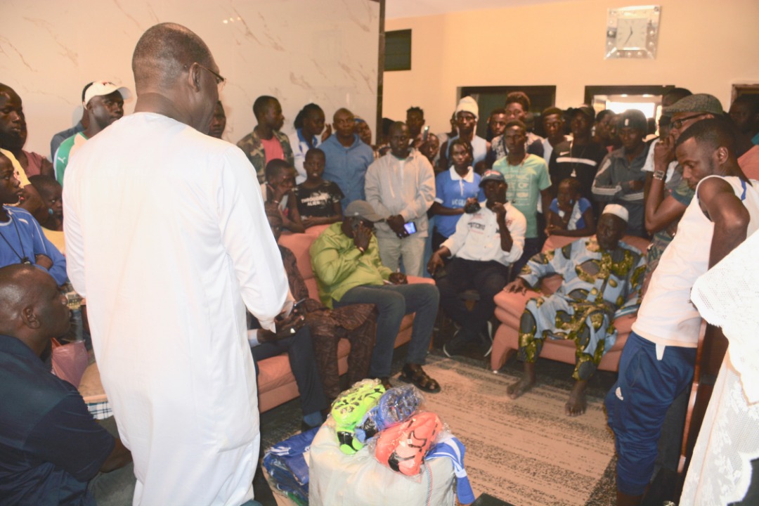 Le président du Casa Sport offre les ASC Djibekel, Yoff, Nameh et Degg des équipement sportifs