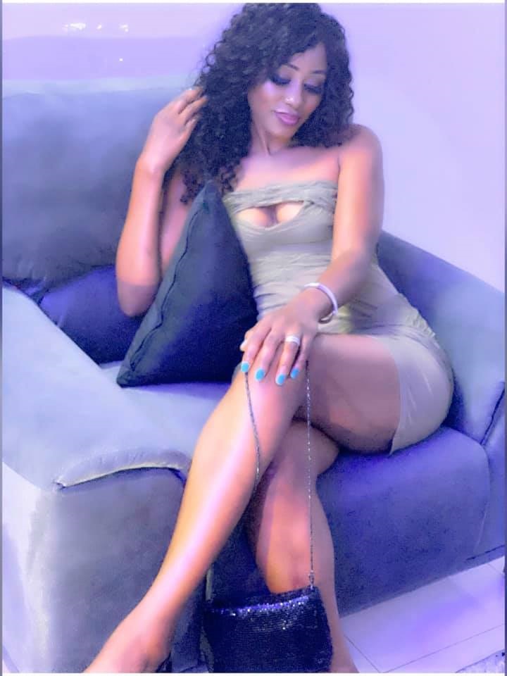 Queen Biz avec sa robe osée