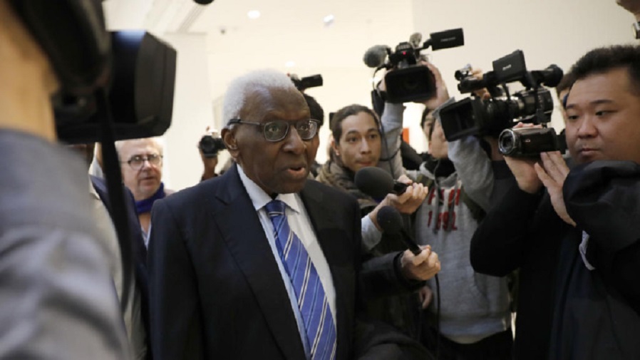 PARIS:  Le procès Diack renvoyé pour des problèmes de procédure