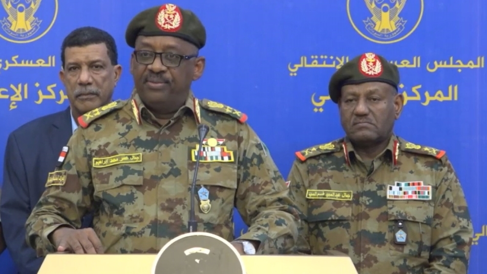 Le ministre soudanais de la Défense décède lors de négociations...