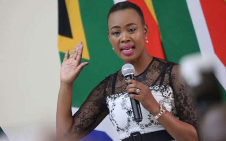 Voici la ministre Sud Africaine recardée pour avoir violé le confinement