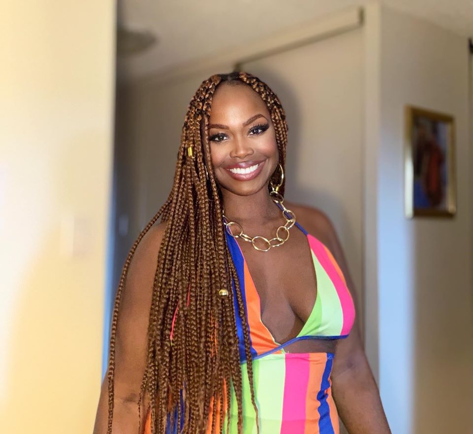 L'artiste Myrène répond: "Dans cette vie tu ne brilles que lorsque tu assumes..."