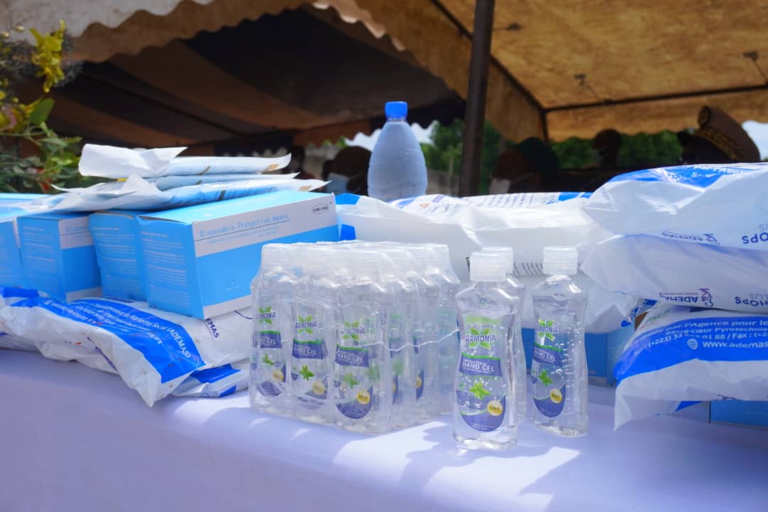 Covid-19: Le leader du mouvement "Kolda Debou" offre des masques, de gel, 5.000 moustiquaires...