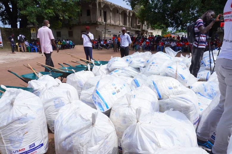 Covid-19: Le leader du mouvement "Kolda Debou" offre des masques, de gel, 5.000 moustiquaires...