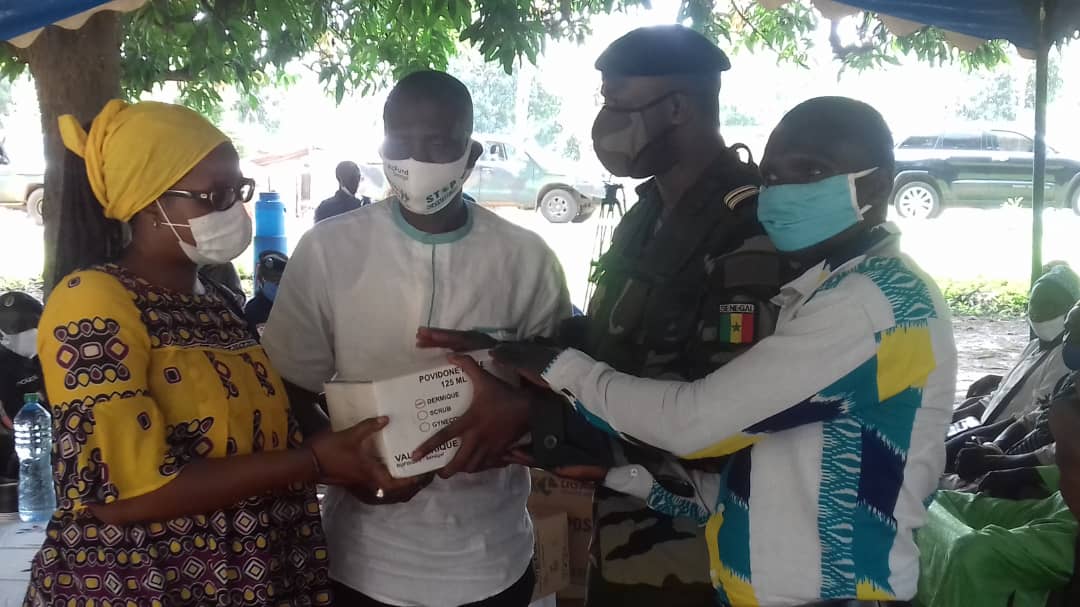 Ziguinchor: Le commandement de la Zone militaire N°5 "ravitaille" le poste de santé de Diagno en médicament