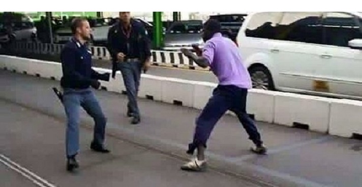 Italie: Un Sénégalais frappe des policiers