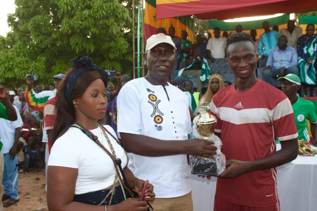 Parrain du tournoi de la zone de "Boudié", le président Seydou Sané encourage la jeunesse de Sedhiou