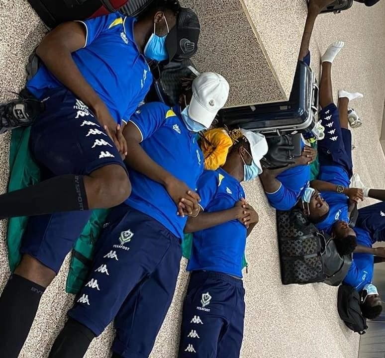 Les Gabonais passent la nuit à l'aéroport de Banjul