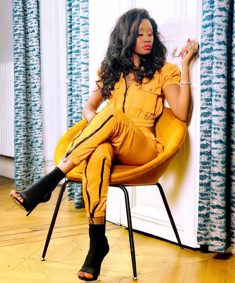 L'ex chanteuse, Queen Biz envoie un message à ses fans