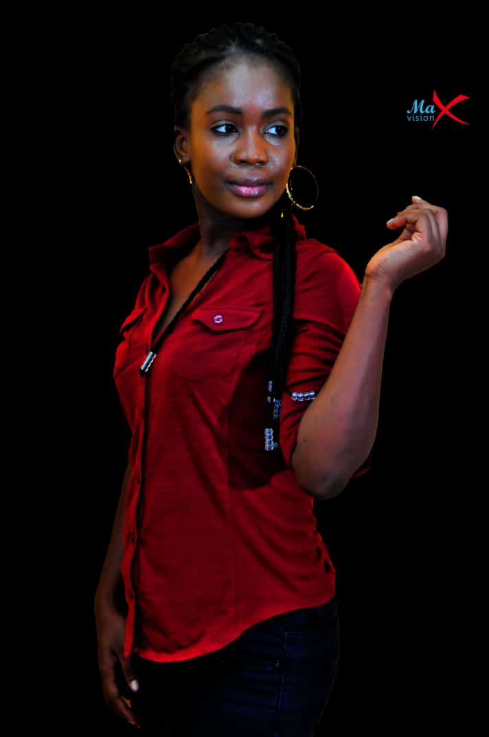  Aminata Ndiaye: La rayonnante journaliste, détourne tous les regards...