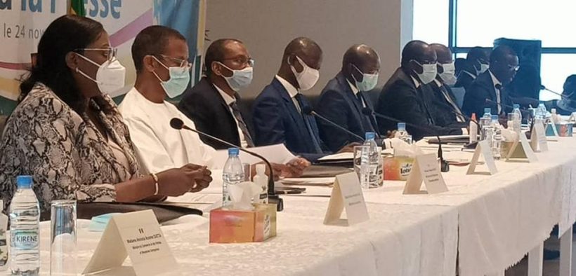 LA BELLE FARCE: Neuf ministres au front pour nous entretenir de banalités