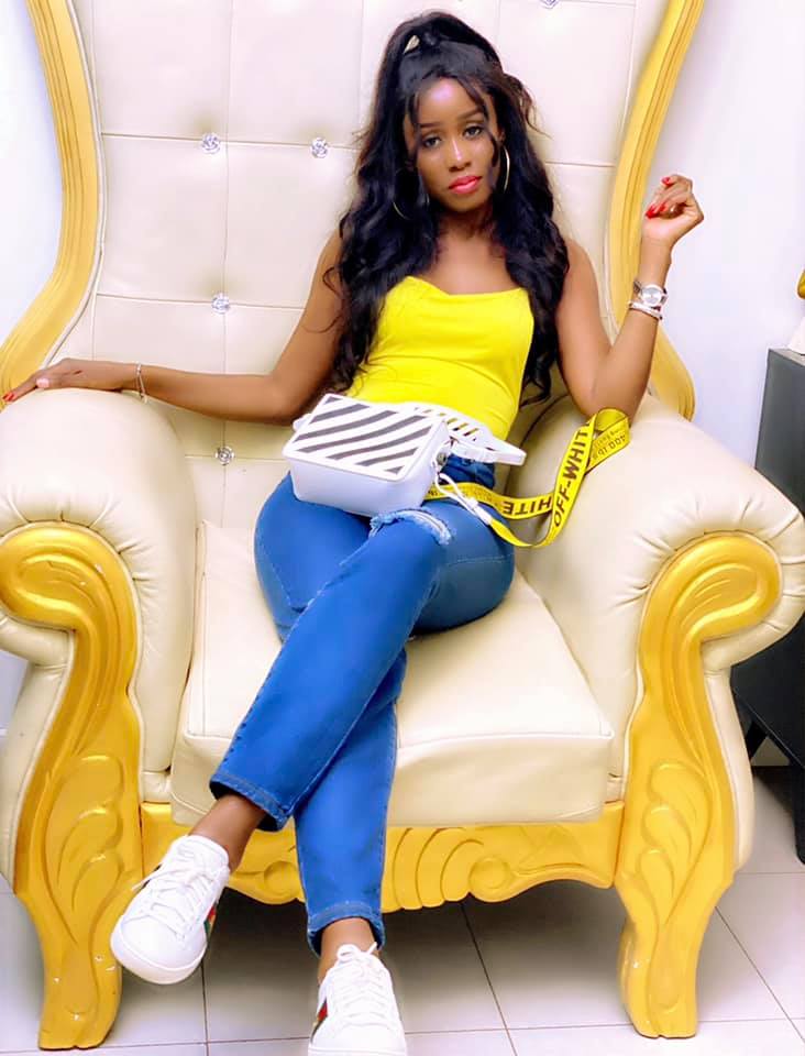 Queen Biz envoie un message à ses fans