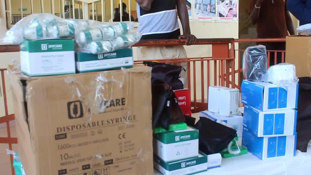 FATICK: Maissa Mahécor DIOUF remet un don de matériel médical à l'hôpital régional  