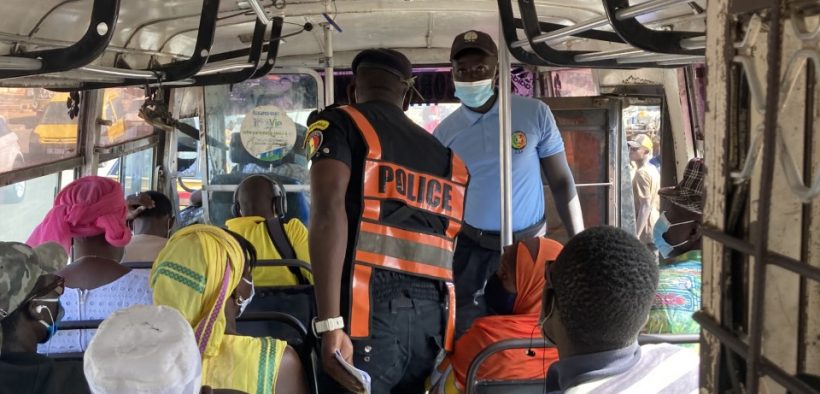 COVID-19: La police traque les "sans masque" 