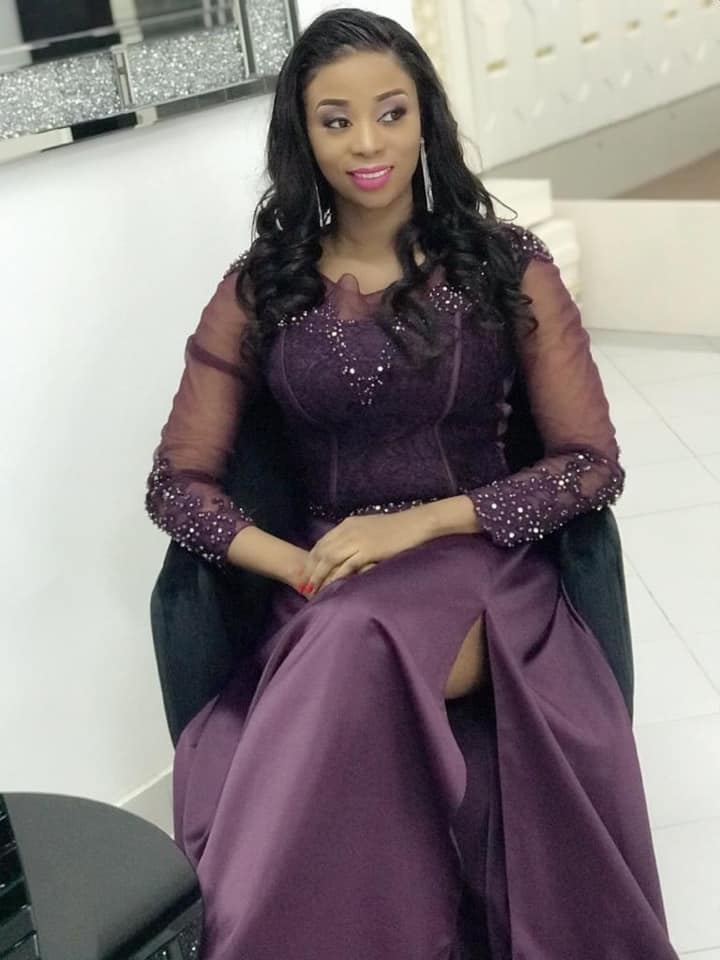 La chanteuse Adiouza toute ravisante !!! 