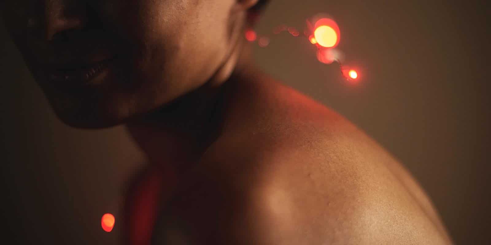 Le fils d’un ex-colonel publie les photos nues de sa belle-mère