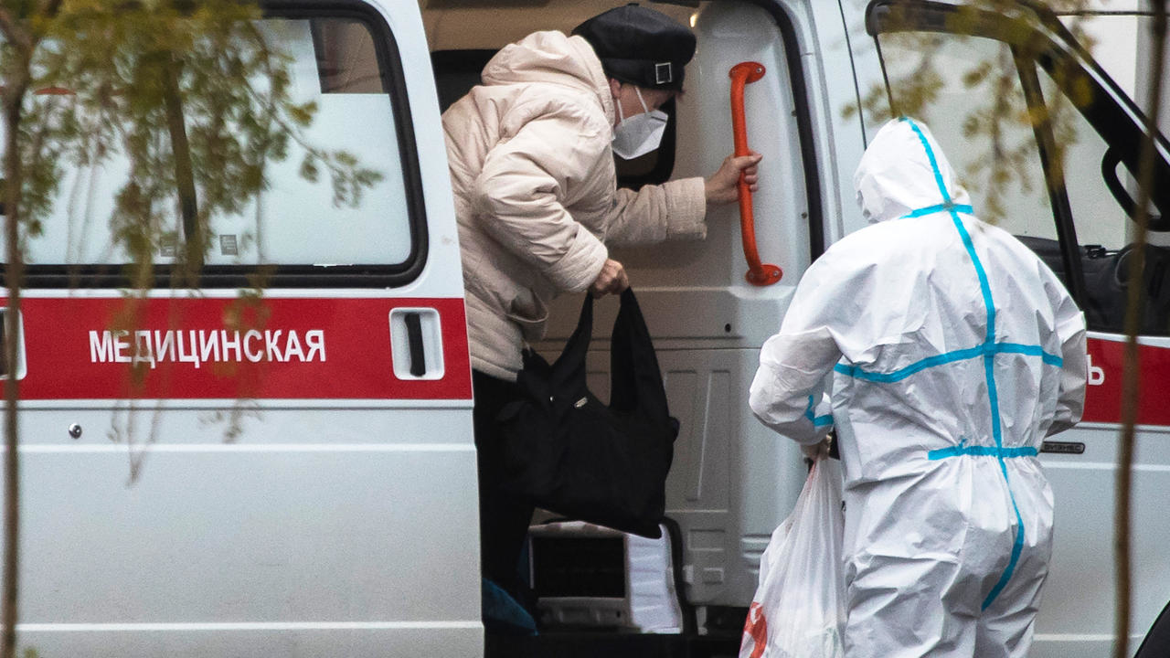 Russie: le bilan des décès liés au Covid-19 multiplié par trois