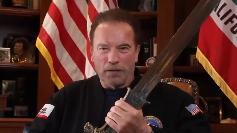 États-Unis: Schwarzenegger brandit l'épée de Conan contre Trump