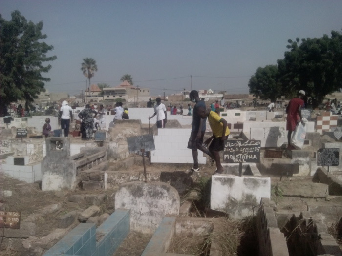 Cimetière de Keur Madiabel : Plusieurs tombes auraient été profanées par ...