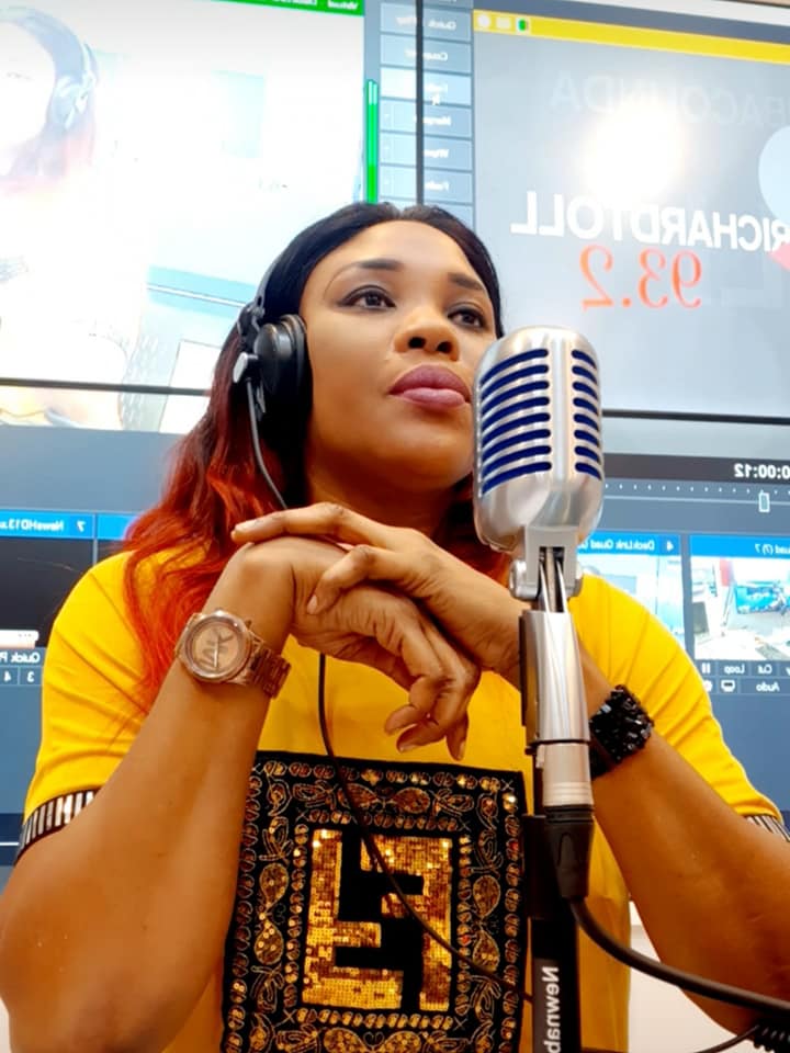 La ravissante Ami Ndao de la RFM !!!