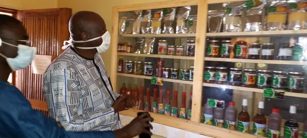 Ziguinchor : Le Ministre d'Etat Benoît Sambou visite une unité de transformation de fruits ,légumes, céréales...