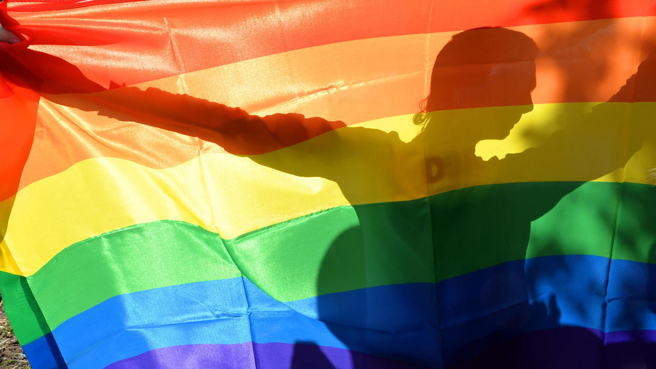 Royaume-Uni: les services secrets présentent des excuses aux homosexuels