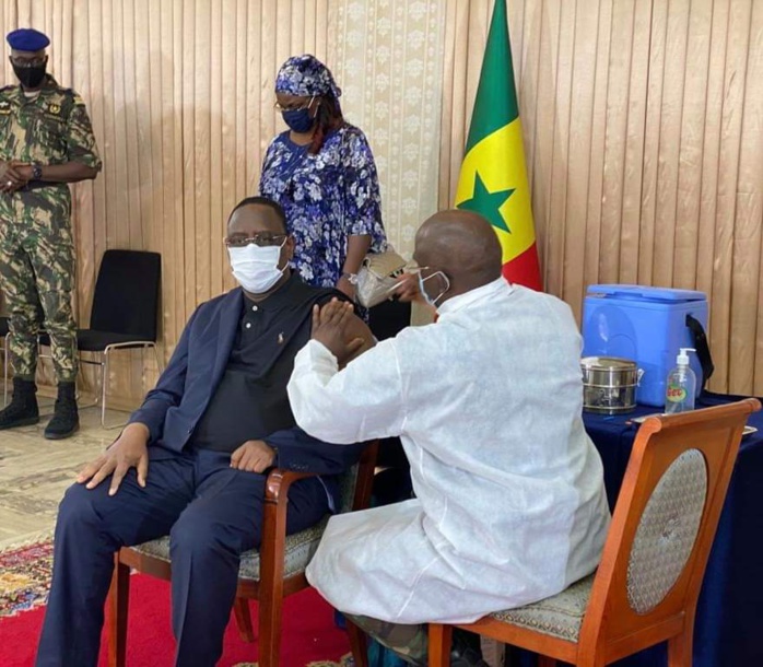 Covid-19 : Le président Macky Sall s’est fait vacciner