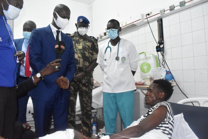 Antoine Felix DIome rend visite aux "terroristes" blessés