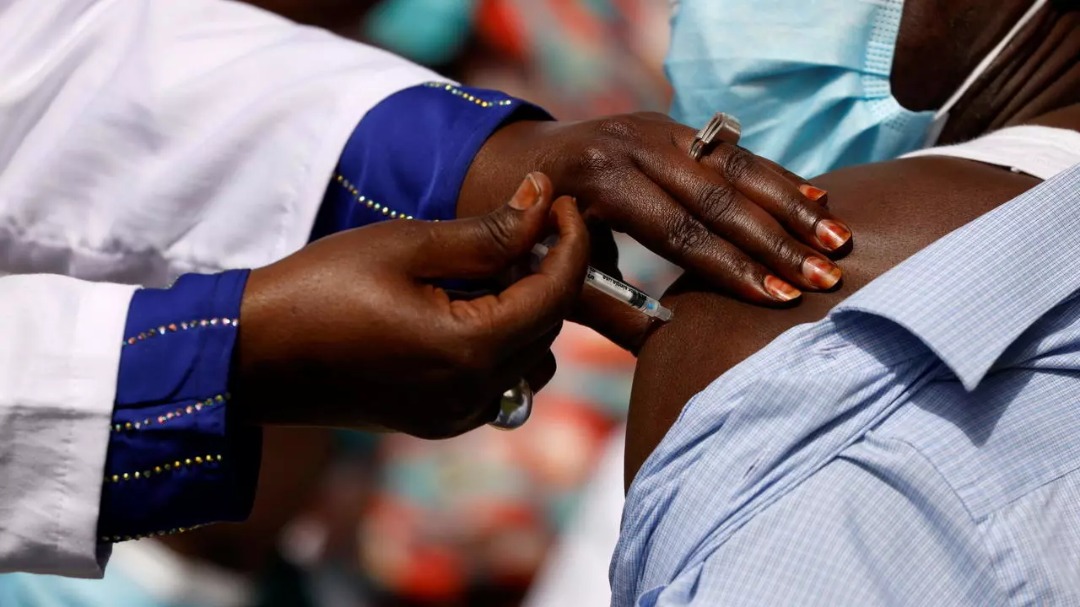 Le vaccin AstraZeneca mis encore en cause 