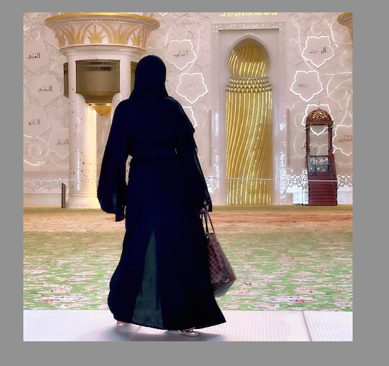 Queen Biz visite une mosquée avec cette tenue et recolte des critiques (Photos)