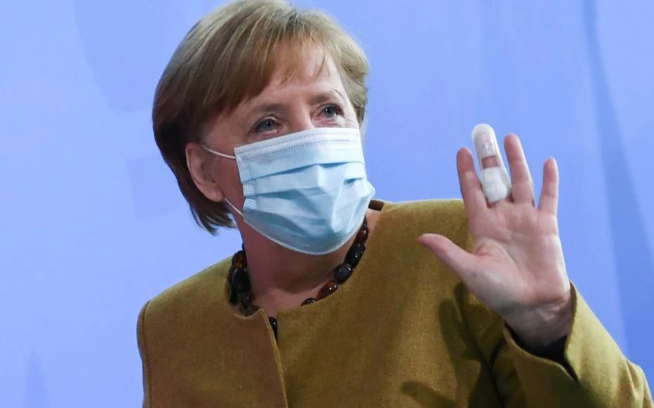 Covid-19: Angela Merkel a reçu une première dose de vaccin AstraZeneca