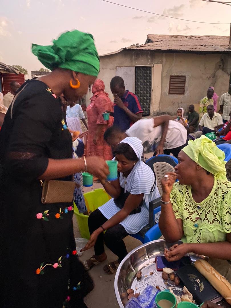 Ziguinchor: "Les Alines" de Doudou Ka distribuent des "Ndogou" et sensibilisent sur la COVID-19