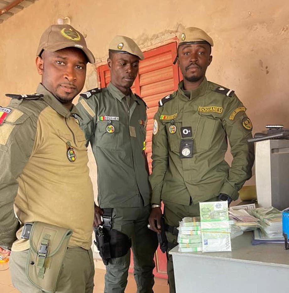 Kaolack : Des faux billets de100 € et 200 € saisis 