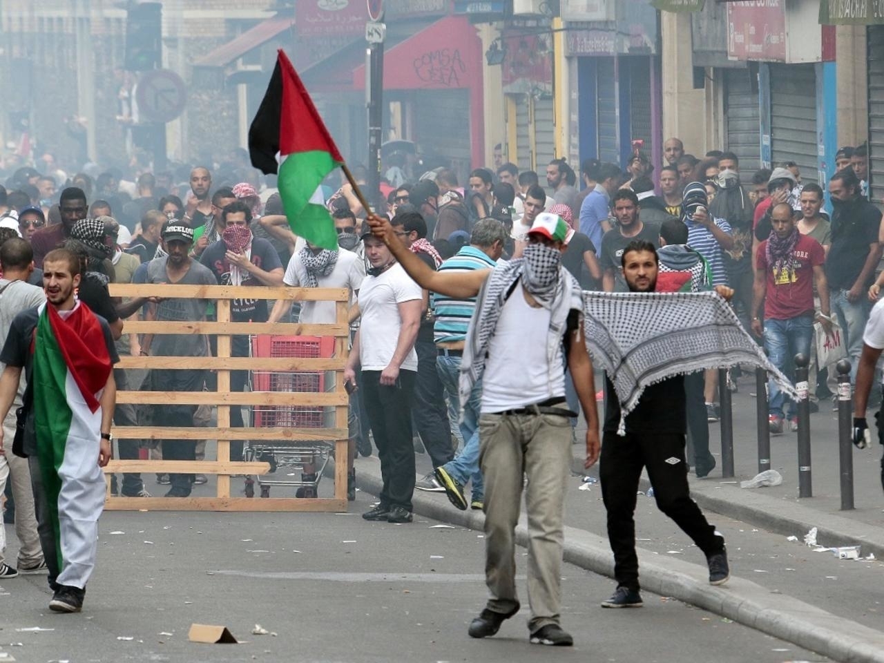 Tensions au rassemblement pro-palestinien interdit à Paris