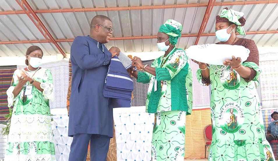 Ziguinchor : Les femmes catholiques "décorent" Abdoulaye Baldé