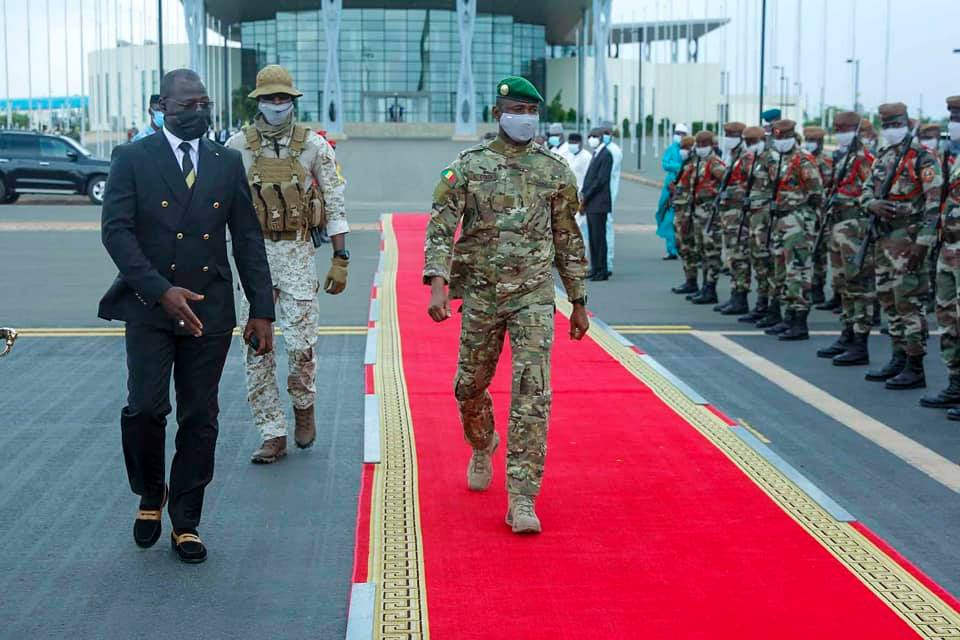 La Cédéao suspend le Mali de ses instances