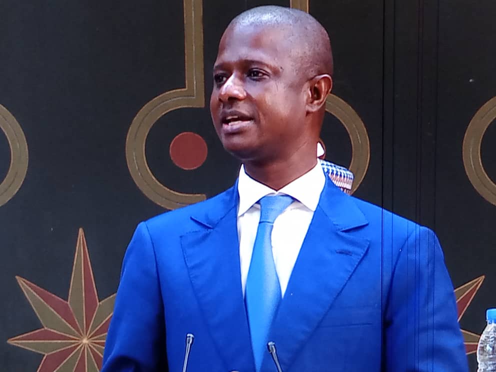 Le Magazine "Jeune Afrique" traite Antoine Diome, de " sniper "  de Macky Sall