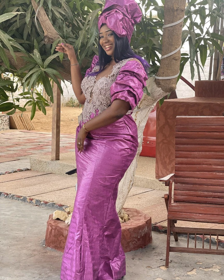 La charmante actrice Raby en tenue traditionnelle 