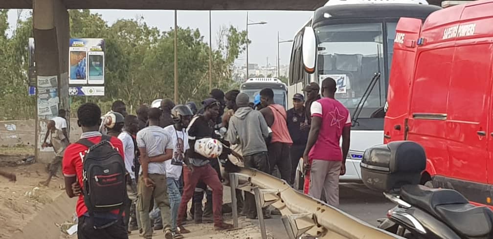 Tournée de Macky : Roulés dans la farine, les "boy town" convoyés au Fouta saccagent un bus
