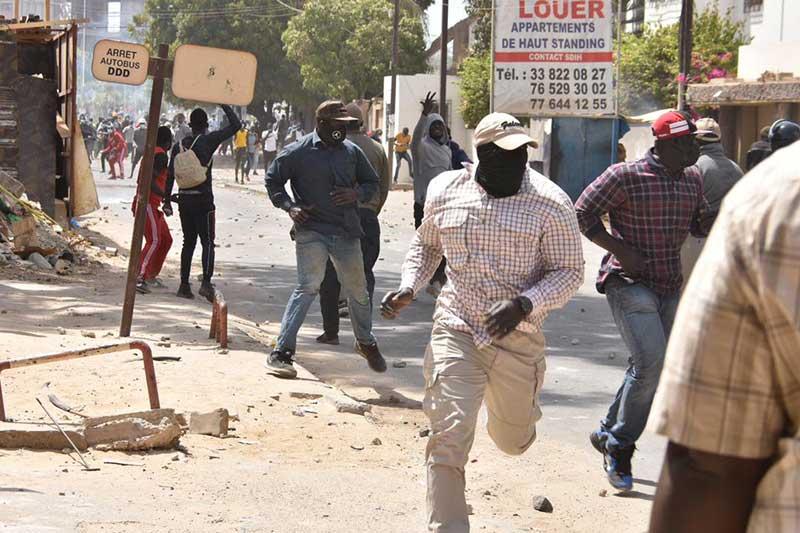 CES POINTS NOIRS DE LA TOURNÉE DE MACKY