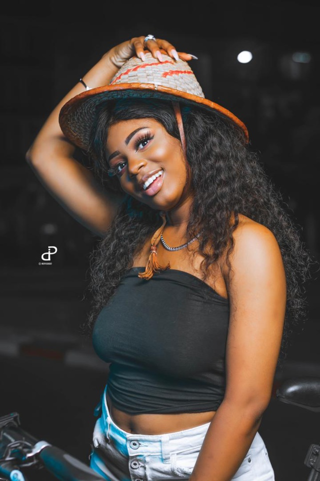 Ce que prépare la chanteuse Dieyna, l'ex de Diop ISEG