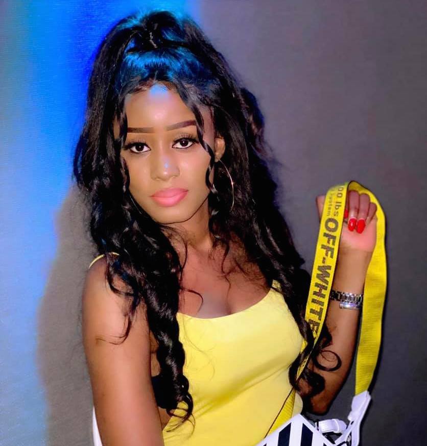 Queen  Biz, vrai chasseur de stars ?