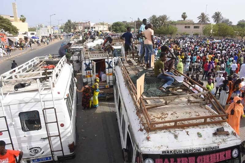 La majorité Présidentielle enflamme la place de la nation